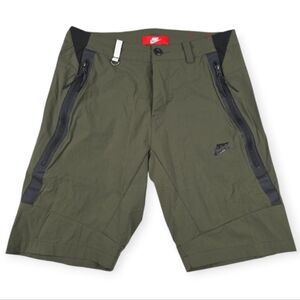 Nike Sportswear Tech Bonded Woven Shorts Men’s Size 32 Medium OD Green  10"